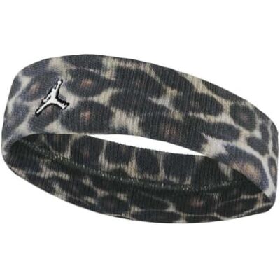 Nike Jordan Dri‑FIT Terry Headband Printed – Schweißabsorbierendes Basketball Stirnband – Atmungsaktives Sport Headband, Black/Black/White, One Size Nike Jordan Dri‑FIT Terry Headband Printed – Schweißabsorbierendes Basketball Stirnband – Atmungsaktives Sport Headband, Black/Black/White, One Size