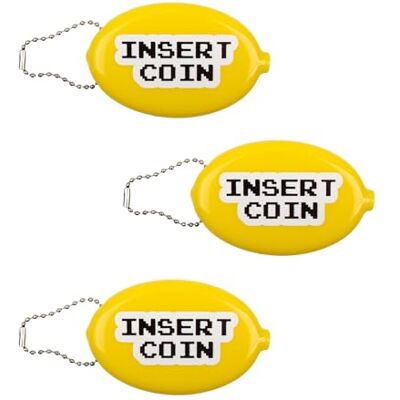 FISURA – Ovale Münzbörse aus Gummi “Insert Coin” in Gelb. Retro-Geldbörse mit Kette, kleine Unisex Geldtasche für den Alltag, witzige Geschenkidee. 3 Stück. FISURA – Ovale Münzbörse aus Gummi “Insert Coin” in Gelb. Retro-Geldbörse mit Kette, kleine Unisex Geldtasche für den Alltag, witzige Geschenkidee. 3 Stück.