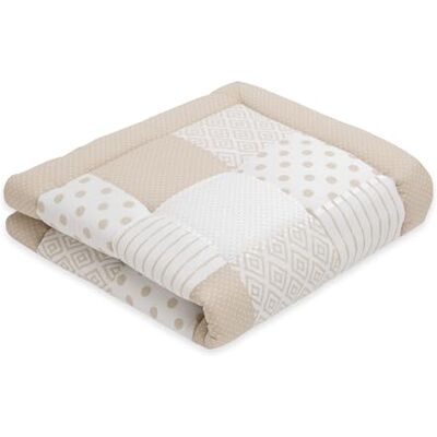 emma & noah Krabbeldecke Baby, 120x120 cm, Groß und Gepolstert, Bio-Baumwolle, Oeko-TEX Zertifiziert, Babydecke, Weiche Spieldecke & Laufgittereinlage für Jungen & Mädchen (Patchwork Essential Beige) emma & noah Krabbeldecke Baby, 120x120 cm, Groß und Gepolstert, Bio-Baumwolle, Oeko-TEX Zertifiziert, Babydecke, Weiche Spieldecke & Laufgittereinlage für Jungen & Mädchen (Patchwork Essential Beige)