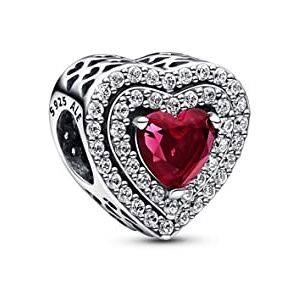 PANDORA Funkelndes mehrstufiges Herz Charm aus Sterling Silber, in der Farbe Rot, aus der Timeless Collection, 799218C02 PANDORA Funkelndes mehrstufiges Herz Charm aus Sterling Silber, in der Farbe Rot, aus der Timeless Collection, 799218C02