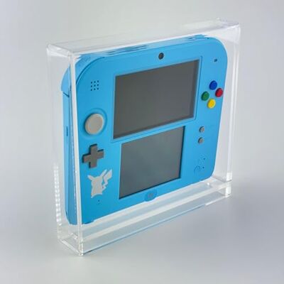 Reset Retro Acrylbox Schutzhülle für Nintendo 2DS Konsole, 4mm Acrylglas, UV-Schutz, Transparent Reset Retro Acrylbox Schutzhülle für Nintendo 2DS Konsole, 4mm Acrylglas, UV-Schutz, Transparent