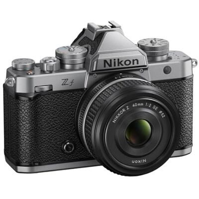 Nikon Z f Silber Kit Nikkor Z 40mm 1:2.0 Spez. Edition (Vollformatkamera, 24.4MP, 4k Video, Pixel Shift, Gehäuse mit Magnesiumlegierung, neig- und drehbarer Touch-Monitor) Nikon Z f Silber Kit Nikkor Z 40mm 1:2.0 Spez. Edition (Vollformatkamera, 24.4MP, 4k Video, Pixel Shift, Gehäuse mit Magnesiumlegierung, neig- und drehbarer Touch-Monitor)