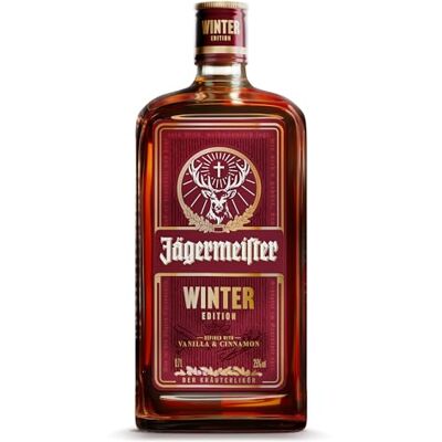 Jägermeister WINTER Limited Edition – 0,7 l Superpremium-Kräuterlikör, 25% Vol. – mit einem Hauch von Vanille & Zimt für gemütliche Winterabende, Weihnachtsfeiern und festliche Momente mit Freunden Jägermeister WINTER Limited Edition – 0,7 l Superpremium-Kräuterlikör, 25% Vol. – mit einem Hauch von Vanille & Zimt für gemütliche Winterabende, Weihnachtsfeiern und festliche Momente mit Freunden