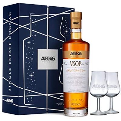 ABK6 Cognac VSOP Grand Cru Geschenkset mit 2 Glasern Preisgekronter Single Estate Cognac aus Frankreich, 0,7 l ABK6 Cognac VSOP Grand Cru Geschenkset mit 2 Glasern Preisgekronter Single Estate Cognac aus Frankreich, 0,7 l