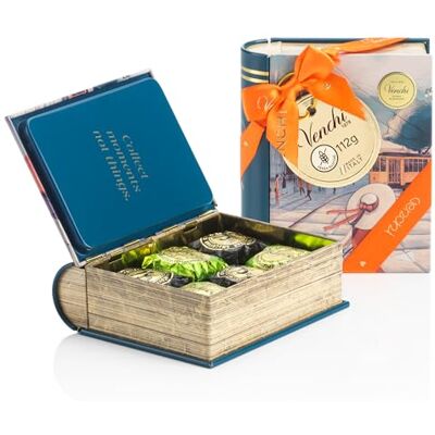 Venchi – Mini-Buch in Metalldose Mailand mit Chocoviar-Pralinen, Zartbitterschokolade und Pistazie, 112 g, Glutenfrei, Ohne Farbstoffe, Ohne Konservierungsstoffe, Geschenkidee Venchi – Mini-Buch in Metalldose Mailand mit Chocoviar-Pralinen, Zartbitterschokolade und Pistazie, 112 g, Glutenfrei, Ohne Farbstoffe, Ohne Konservierungsstoffe, Geschenkidee