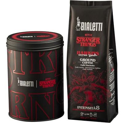 Bialetti Stranger Things Kaffee gemahlen – 250 g Dose + Beutel, Mischung Hawkins 50% Arabica 50% Robusta, Sammlerdose mit Serien-Design Bialetti Stranger Things Kaffee gemahlen – 250 g Dose + Beutel, Mischung Hawkins 50% Arabica 50% Robusta, Sammlerdose mit Serien-Design