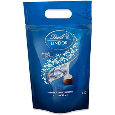 Lindt Schokolade LINDOR Kugeln Doppelmilch, 1kg Beutel, Großpackung ca. 78 Kugeln, Vollmilch Schokolade, Milchcreme-Füllung, zum Teilen, Vorrat, zartschmelzend, Schokoladen-Geschenk Lindt Schokolade LINDOR Kugeln Doppelmilch, 1kg Beutel, Großpackung ca. 78 Kugeln, Vollmilch Schokolade, Milchcreme-Füllung, zum Teilen, Vorrat, zartschmelzend, Schokoladen-Geschenk
