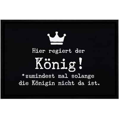 MoonWorks ® Fußmatte mit lustigem Spruch Hier regiert der König Krone Motiv rutschfest & waschbar Weiss 60x40cm MoonWorks ® Fußmatte mit lustigem Spruch Hier regiert der König Krone Motiv rutschfest & waschbar Weiss 60x40cm