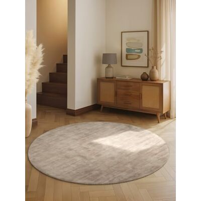 vikosa Viskose Teppich Noemi Flauschiger Wohnzimmerteppich Rund, Handgemacht & Weich, Einfarbiges Design Handgewebt, dezenter Glanz, Kurzflor für Wohnzimmer, Schlafzimmer, Flur Beige, Ø 200 cm vikosa Viskose Teppich Noemi Flauschiger Wohnzimmerteppich Rund, Handgemacht & Weich, Einfarbiges Design Handgewebt, dezenter Glanz, Kurzflor für Wohnzimmer, Schlafzimmer, Flur Beige, Ø 200 cm