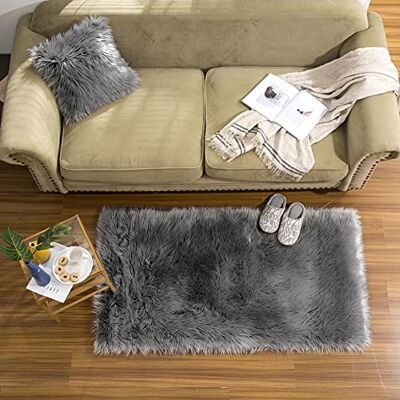 Teppich Wölkchen Lammfell Kunst-Fell-Teppich Hochflor Deko Schaffell als Flauschiger Bett-Vorleger oder Läufer für Schlafzimmer, Wohnzimmer oder Kinderzimmer Dunkelgrau 80x120 cm Teppich Wölkchen Lammfell Kunst-Fell-Teppich Hochflor Deko Schaffell als Flauschiger Bett-Vorleger oder Läufer für Schlafzimmer, Wohnzimmer oder Kinderzimmer Dunkelgrau 80x120 cm