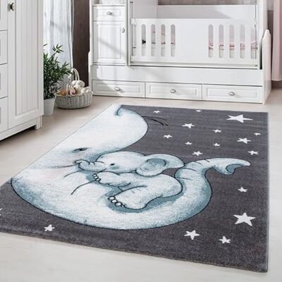 Carpetsale24 Kinderteppich Niedlicher Elefant Blau 140x200 cm – Großer Teppich fürs Kinderzimmer – Kuschelig & Kindgerechtes Design Carpetsale24 Kinderteppich Niedlicher Elefant Blau 140x200 cm – Großer Teppich fürs Kinderzimmer – Kuschelig & Kindgerechtes Design