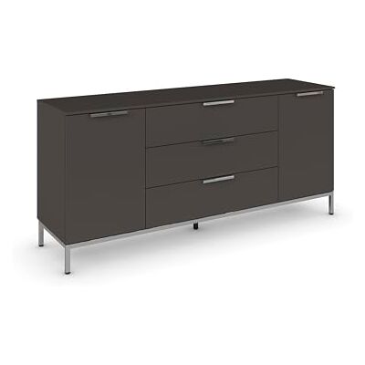 Rauch Möbel Flipp, Nachttisch für Schlafzimmer, Flur, Garderobe, 2-türig, 3 Schubladen, mit Softclose-Funktion, Griffe und Metallkufe Chrom, Farbe Graphit, Breite 160 cm Rauch Möbel Flipp, Nachttisch für Schlafzimmer, Flur, Garderobe, 2-türig, 3 Schubladen, mit Softclose-Funktion, Griffe und Metallkufe Chrom, Farbe Graphit, Breite 160 cm