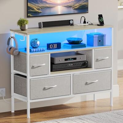 YITAHOME Kommode mit Steckdosen & LED-Leuchten, Stoffkommode mit 4 Schubladen & 2 Haken, geeignet für Fernseher bis zu 32 Zoll, Stoffkommodenschrank für Schlafzimmer, Wohnzimmer, Homeoffice, Hellgrau YITAHOME Kommode mit Steckdosen & LED-Leuchten, Stoffkommode mit 4 Schubladen & 2 Haken, geeignet für Fernseher bis zu 32 Zoll, Stoffkommodenschrank für Schlafzimmer, Wohnzimmer, Homeoffice, Hellgrau