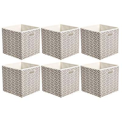 Amazon Zusammenklappbare Aufbewahrungswürfel aus Stoff mit ovalen Ösen, 6er-Pack, Zackenmuster in Taupe, 26,7 x 27,9 x 28.2 cm Amazon Zusammenklappbare Aufbewahrungswürfel aus Stoff mit ovalen Ösen, 6er-Pack, Zackenmuster in Taupe, 26,7 x 27,9 x 28.2 cm