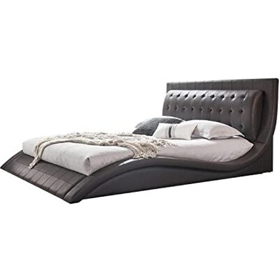 i-flair St. Tropez Kunstleder-Polsterbett 180 x 200 cm Braun, Lederknöpfe Hohes Kopfteil, geschwungener Rahmen, Mittelstange für 2 Lattenroste, moderne Lounge-Optik i-flair St. Tropez Kunstleder-Polsterbett 180 x 200 cm Braun, Lederknöpfe Hohes Kopfteil, geschwungener Rahmen, Mittelstange für 2 Lattenroste, moderne Lounge-Optik