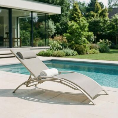 IDIMEX Gartenliege RELAX mit verstellbarer Rückenlehne und Kissen, Champagner – wetterfeste Sonnenliege, klappbar für Balkon oder Terrasse, Aluminiumgestell und Textilene, pflegeleicht und komfortabel IDIMEX Gartenliege RELAX mit verstellbarer Rückenlehne und Kissen, Champagner – wetterfeste Sonnenliege, klappbar für Balkon oder Terrasse, Aluminiumgestell und Textilene, pflegeleicht und komfortabel