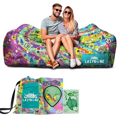 Chillbo x TrippyDraws Lazybone Aufblasbare Couch – Ultimative aufblasbare Liege für maximale Entspannung – Die perfekte aufblasbare Couch für Musikfestivals Chillbo x TrippyDraws Lazybone Aufblasbare Couch – Ultimative aufblasbare Liege für maximale Entspannung – Die perfekte aufblasbare Couch für Musikfestivals