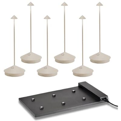 Zafferano Pina Pro 6er Set, Wiederaufladbare Kabellose LED Tischlampe, Touch Control, Dimmer 2200-3000 K, Höhe 29 cm, mit 6er Ladestation, Aluminium, Sand Zafferano Pina Pro 6er Set, Wiederaufladbare Kabellose LED Tischlampe, Touch Control, Dimmer 2200-3000 K, Höhe 29 cm, mit 6er Ladestation, Aluminium, Sand