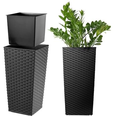 KADAX Pflanzkübel mit Innentopf, Höhe 36cm, 18x18cm, ca. 6L – Rattan-Optik Schwarz, Frostsicherer Blumentopf für Innen & Außen, Garten, Balkon & Terrasse, UV-beständig, wetterfest KADAX Pflanzkübel mit Innentopf, Höhe 36cm, 18x18cm, ca. 6L – Rattan-Optik Schwarz, Frostsicherer Blumentopf für Innen & Außen, Garten, Balkon & Terrasse, UV-beständig, wetterfest