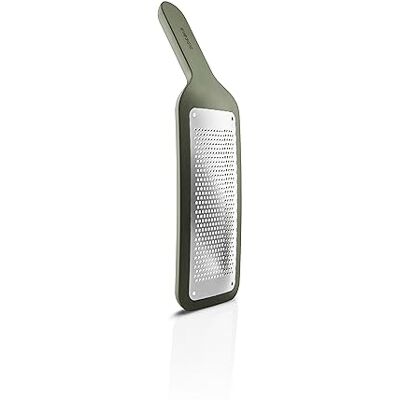 EVA SOLO Green Tools Reibe fein Rutschfeste Gummifüße für sicheren Stand auf einem Schneidebrett oder in einer Schüssel Dänisches Design und Funktionalität Green Tools Küchenhelfer und Zubehör EVA SOLO Green Tools Reibe fein Rutschfeste Gummifüße für sicheren Stand auf einem Schneidebrett oder in einer Schüssel Dänisches Design und Funktionalität Green Tools Küchenhelfer und Zubehör