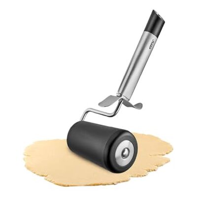GEFU Teigroller PRIMELINE Konisches Nadelholz für Pizza & Backbleche Ergonomisches Backzubehör aus Edelstahl & Kunststoff, mit Fingermulde, beidhändig nutzbar, inkl. praktischer Aufhängeöse GEFU Teigroller PRIMELINE Konisches Nadelholz für Pizza & Backbleche Ergonomisches Backzubehör aus Edelstahl & Kunststoff, mit Fingermulde, beidhändig nutzbar, inkl. praktischer Aufhängeöse