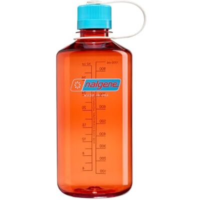 Nalgene Tritan BPA-freie Wasserflasche aus Material aus 50% Plastikmüll (unter Verwendung der ISCC-zertifizierten Massenbilanz), Flame w/Blue Atoll, 32 oz Nalgene Tritan BPA-freie Wasserflasche aus Material aus 50% Plastikmüll (unter Verwendung der ISCC-zertifizierten Massenbilanz), Flame w/Blue Atoll, 32 oz
