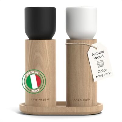 LARS NYSØM Salz und Pfeffermühle Holz Set Manuelle Mühlen Keramikmahlwerk Passender Untersetzer aus Buchenholz Made in Italy Einstellbarer Mahlgrad von fein bis grob Salzmühle für grobes Salz LARS NYSØM Salz und Pfeffermühle Holz Set Manuelle Mühlen Keramikmahlwerk Passender Untersetzer aus Buchenholz Made in Italy Einstellbarer Mahlgrad von fein bis grob Salzmühle für grobes Salz
