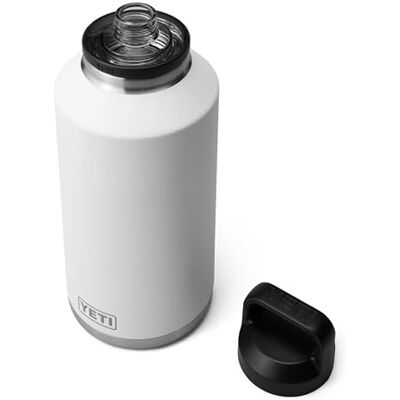 YETI Rambler Trinkflasche 64 oz (1,9 L) Weiss – Edelstahl Trinkflasche, Wasserflasche Sport mit Chug–Verschluss, isolierte Sportflasche YETI Rambler Trinkflasche 64 oz (1,9 L) Weiss – Edelstahl Trinkflasche, Wasserflasche Sport mit Chug–Verschluss, isolierte Sportflasche