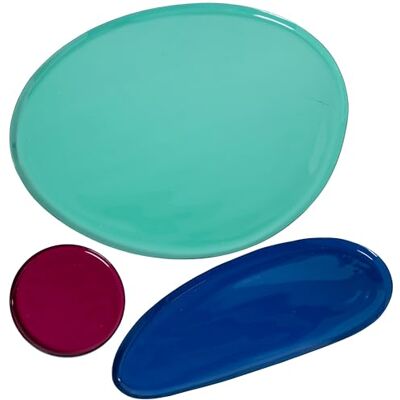 DRW Set mit 3 Tabletts aus emailliertem Metall, Grün, Blau und Dunkelrosa, 27 x 33 x 1 cm DRW Set mit 3 Tabletts aus emailliertem Metall, Grün, Blau und Dunkelrosa, 27 x 33 x 1 cm