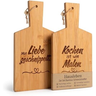 hausleben 2er Set Bambus Schneidebrett mit Gravur – 26,5 x 14,1 x 1 cm Servierteller mit Aufhänger – Küchenbrett mit Spruch, Servierbrett, Frühstücksbrett, Servierplatte, Geschenkidee hausleben 2er Set Bambus Schneidebrett mit Gravur – 26,5 x 14,1 x 1 cm Servierteller mit Aufhänger – Küchenbrett mit Spruch, Servierbrett, Frühstücksbrett, Servierplatte, Geschenkidee