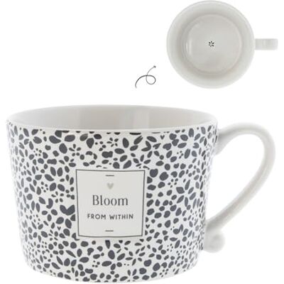 Bastion Collections Becher mit Henkel Bloom FROM WITHIN Keramikbecher weiss schwarz Keramikgeschirr BC Cup gedeckter Tisch Geschirr Bastion Collections Becher mit Henkel Bloom FROM WITHIN Keramikbecher weiss schwarz Keramikgeschirr BC Cup gedeckter Tisch Geschirr