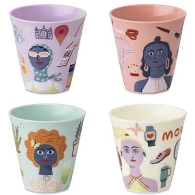 Koziol NORA CUP M Becher 300 ml handillustriertes Dekor, bruchfest, stapelbar biozirkulärer Kunststoff, spülmaschinengeeignet, melaminfrei ideal für Küche Picknick Party (4, SISTERS) Koziol NORA CUP M Becher 300 ml handillustriertes Dekor, bruchfest, stapelbar biozirkulärer Kunststoff, spülmaschinengeeignet, melaminfrei ideal für Küche Picknick Party (4, SISTERS)