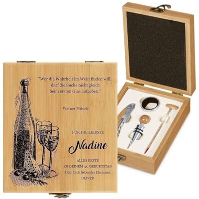 Maverton Weinöffner-Set personalisiert Weinset Sommelier Set, Bambus, Braun Geschenkbox Holzbox + 4er Weinzubehörset, aus Bambus, Braun, Geschenk zum Geburtstag für Frauen Maverton Weinöffner-Set personalisiert Weinset Sommelier Set, Bambus, Braun Geschenkbox Holzbox + 4er Weinzubehörset, aus Bambus, Braun, Geschenk zum Geburtstag für Frauen