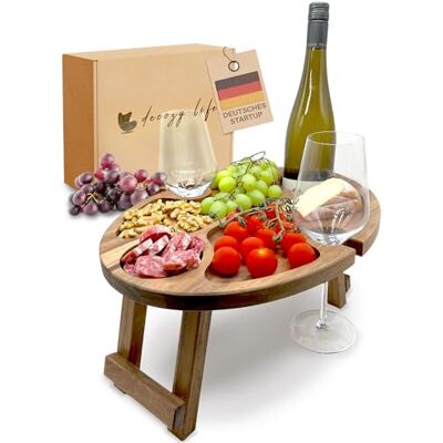 Decozy Life Weintisch Akazie Massivholz Weinbar & Weintablett für Zuhause oder Outdoor geeignet als Picknicktisch klappbar Nutzbar als Weinhalter & Ideal als Strandtisch & Picknick Zubehör Decozy Life Weintisch Akazie Massivholz Weinbar & Weintablett für Zuhause oder Outdoor geeignet als Picknicktisch klappbar Nutzbar als Weinhalter & Ideal als Strandtisch & Picknick Zubehör