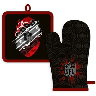 Herding Topflappen und Ofenhandschuh NFL-Set, Football-Design, Bezug: 100% Baumwolle / Füllung: 100% Polyester Herding Topflappen und Ofenhandschuh NFL-Set, Football-Design, Bezug: 100% Baumwolle / Füllung: 100% Polyester