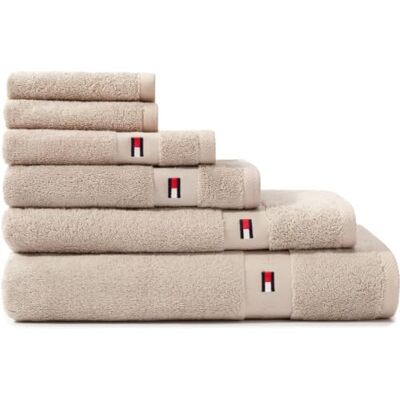 Tommy Hilfiger Duschtuch, Sand, Frottee, 520 g/m², 100% gekämmte Baumwolle, Jacquardborte und Stickerei, weich und saugfähig, 70 x 140 cm Tommy Hilfiger Duschtuch, Sand, Frottee, 520 g/m², 100% gekämmte Baumwolle, Jacquardborte und Stickerei, weich und saugfähig, 70 x 140 cm