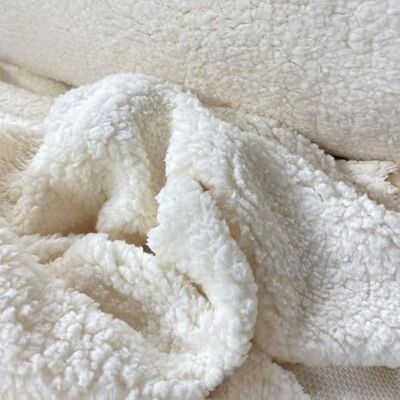 Babyline Lammfellstoff, Meterware, Lammfell Breite 1,50 m, Nähen, Basteln und andere, 100% national, Weiß, 50 cm Babyline Lammfellstoff, Meterware, Lammfell Breite 1,50 m, Nähen, Basteln und andere, 100% national, Weiß, 50 cm