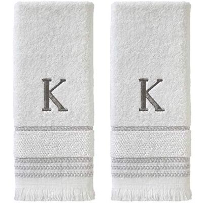 SKL Home Lässiges Monogramm-Handtuch-Set, K, 40,6 x 66 cm, Weiß, 2 Stück. SKL Home Lässiges Monogramm-Handtuch-Set, K, 40,6 x 66 cm, Weiß, 2 Stück.