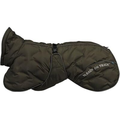 Back on Track Bay Winter-Hundemantel, hohe Rute, Olivegrün, 40 cm Welltex-Futter, 10.000 mm Wassersäule, thermisch versiegelte Steppung, Kragen mit Reißverschluss Back on Track Bay Winter-Hundemantel, hohe Rute, Olivegrün, 40 cm Welltex-Futter, 10.000 mm Wassersäule, thermisch versiegelte Steppung, Kragen mit Reißverschluss