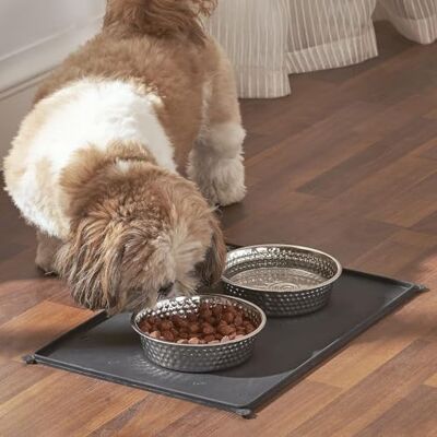 Penguin Home 2er-Pack Edelstahl-Futternäpfe mit schwarzer Futtermatte, komplette Essenslösung – auslaufsicher, rutschfest und wasserfest für Hunde und Katzen – 700-ml-Näpfe, 53 x 37 cm große Matte Penguin Home 2er-Pack Edelstahl-Futternäpfe mit schwarzer Futtermatte, komplette Essenslösung – auslaufsicher, rutschfest und wasserfest für Hunde und Katzen – 700-ml-Näpfe, 53 x 37 cm große Matte
