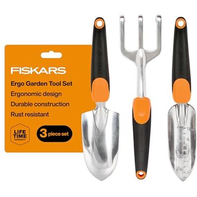 Fiskars Gartenwerkzeug-Set, 3 Stück, inklusive rostbeständiger Kelle, Pflanzgefäß und Kultivator, Gartengeräte für die Bepflanzung im Freien, ergonomisches Hofwerkzeug-Set – Gartengeschenke für Frauen Fiskars Gartenwerkzeug-Set, 3 Stück, inklusive rostbeständiger Kelle, Pflanzgefäß und Kultivator, Gartengeräte für die Bepflanzung im Freien, ergonomisches Hofwerkzeug-Set – Gartengeschenke für Frauen