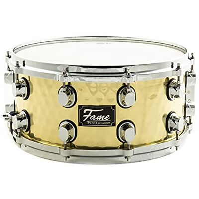 Fame FSB-65 Hammered Brass Snare Drum, 14"x6.5", Professionelle Qualität, Gehämmerter Messing Kessel, 10 Stimmschrauben, Gußspannreifen, Inklusive Drum Sticks, Gold Fame FSB-65 Hammered Brass Snare Drum, 14"x6.5", Professionelle Qualität, Gehämmerter Messing Kessel, 10 Stimmschrauben, Gußspannreifen, Inklusive Drum Sticks, Gold