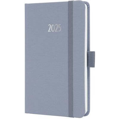 Sigel J5406 Wochenkalender 2025 A6, Jolie, zart lila, Hardcover mit Textileinband, Gummiband, Stiftschlaufe, Einstecktasche, 174 Seiten, vegan, Buchkalender, Terminplaner Sigel J5406 Wochenkalender 2025 A6, Jolie, zart lila, Hardcover mit Textileinband, Gummiband, Stiftschlaufe, Einstecktasche, 174 Seiten, vegan, Buchkalender, Terminplaner