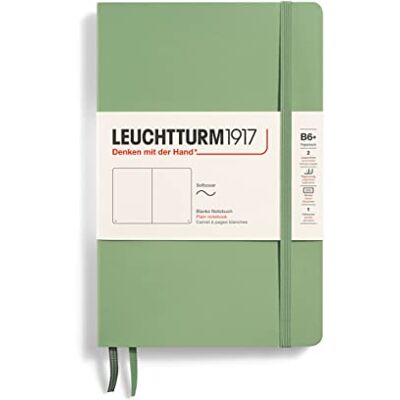 LEUCHTTURM1917 363935 Notizbuch Paperback (B6+), Softcover, 123 nummerierte Seiten, Salbei, Blanko 123 nummerierte Seiten, chamoisfarbenes Papier, Fadenheftung, Falttasche, 2 Lesezeichen LEUCHTTURM1917 363935 Notizbuch Paperback (B6+), Softcover, 123 nummerierte Seiten, Salbei, Blanko 123 nummerierte Seiten, chamoisfarbenes Papier, Fadenheftung, Falttasche, 2 Lesezeichen
