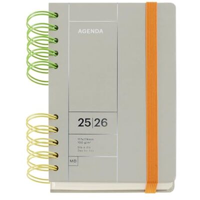 Miquelrius – Terminplaner 25–26, September 2025 bis August 2026, 126 x 178 mm, Tagesansicht, Doppelfarbige Spiralbindung, Harte Umschlag, Gummibandverschluss, Sticker, Spanisch–Englisch–Portugiesisch Miquelrius – Terminplaner 25–26, September 2025 bis August 2026, 126 x 178 mm, Tagesansicht, Doppelfarbige Spiralbindung, Harte Umschlag, Gummibandverschluss, Sticker, Spanisch–Englisch–Portugiesisch