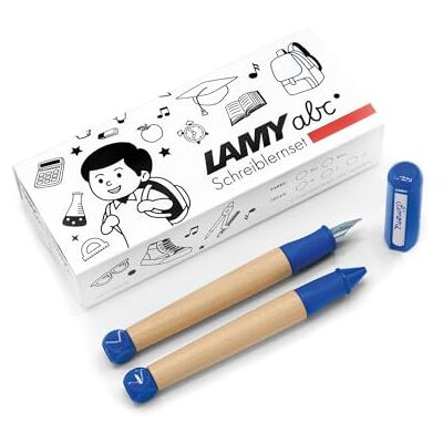 Lamy abc Schreiblernset blau inkl. Geschenkverpackung aus 1x kindgerechtem Schreiblernfüller mit Feder Fein und 1x Bleistift, rutschfestes Griffstück, Kappe und Würfel aus Kunststoff Lamy abc Schreiblernset blau inkl. Geschenkverpackung aus 1x kindgerechtem Schreiblernfüller mit Feder Fein und 1x Bleistift, rutschfestes Griffstück, Kappe und Würfel aus Kunststoff