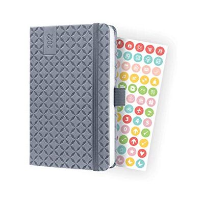 Sigel J2120 Wochenkalender Jolie 2022 ca. A6 grau Hardcover 174 Seiten mit fröhlichem Kalendarium, vielen Infos und praktischen Stickern FSC-zertifiziert Terminplaner Sigel J2120 Wochenkalender Jolie 2022 ca. A6 grau Hardcover 174 Seiten mit fröhlichem Kalendarium, vielen Infos und praktischen Stickern FSC-zertifiziert Terminplaner