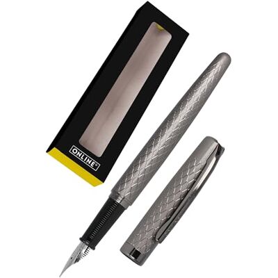 Online Füllhalter Eleganza Diamond Titan I hochwertiger Metall-Füller I Federstärke medium I Metallclip I inkl. Tintenpatrone Schreibfarbe Blau I für Standard-Patronen I in Geschenkverpackung Online Füllhalter Eleganza Diamond Titan I hochwertiger Metall-Füller I Federstärke medium I Metallclip I inkl. Tintenpatrone Schreibfarbe Blau I für Standard-Patronen I in Geschenkverpackung