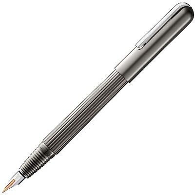 Lamy imporium Füllhalter 093 Füller mit ungewöhnlichem Korpus in Titanium-Matt PVD Veredelung, einem Platin poliertem Clip (galvanisiert) und einem 14 kt. Bicolor-Goldfeder Federstärke F Lamy imporium Füllhalter 093 Füller mit ungewöhnlichem Korpus in Titanium-Matt PVD Veredelung, einem Platin poliertem Clip (galvanisiert) und einem 14 kt. Bicolor-Goldfeder Federstärke F
