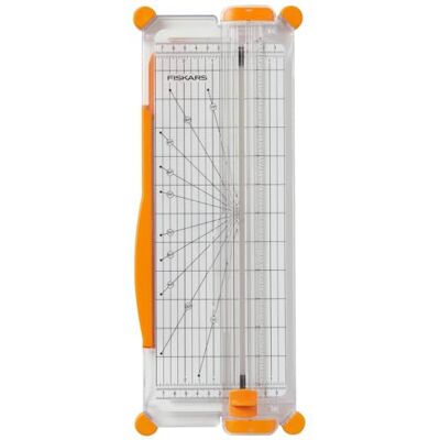 Fiskars SureCut Papierschneidemaschine, A4, Schmale Grundfläche Fiskars SureCut Papierschneidemaschine, A4, Schmale Grundfläche